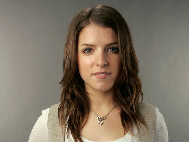 woman with brown hair and bow necklace