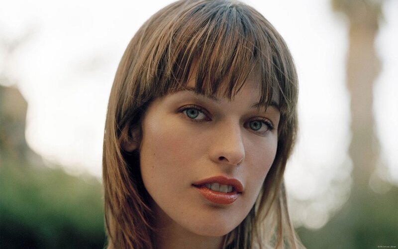 woman with brown hair and green eyes