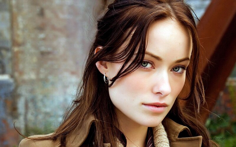 woman with brown hair and green eyes