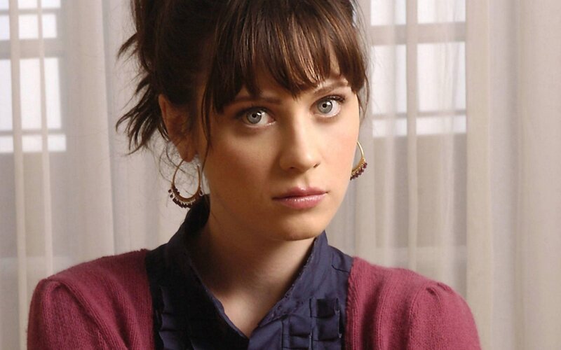 woman with brown hair and green eyes
