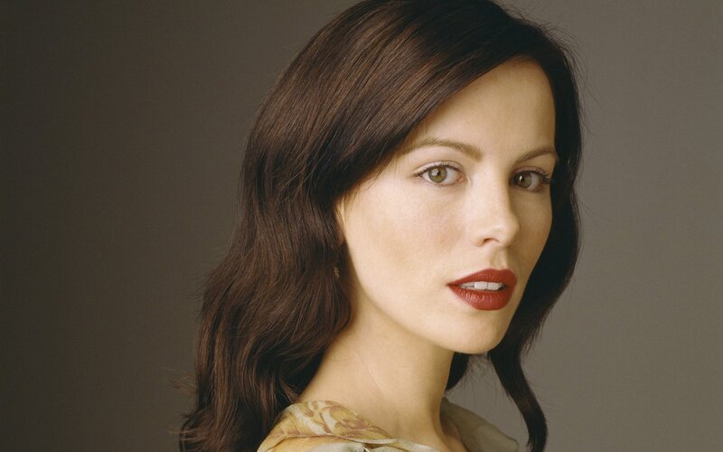 woman with brown hair and red lipstick