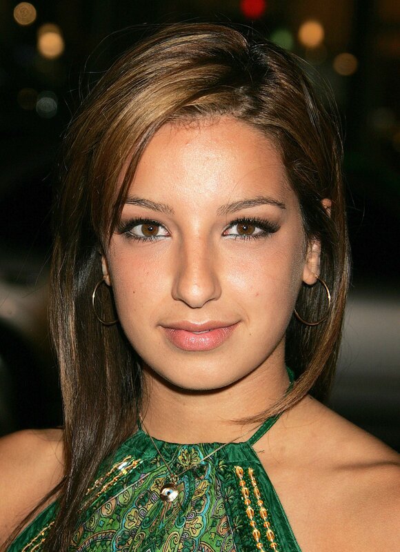 Woman with Brown Hair — Green, Neutral, Night