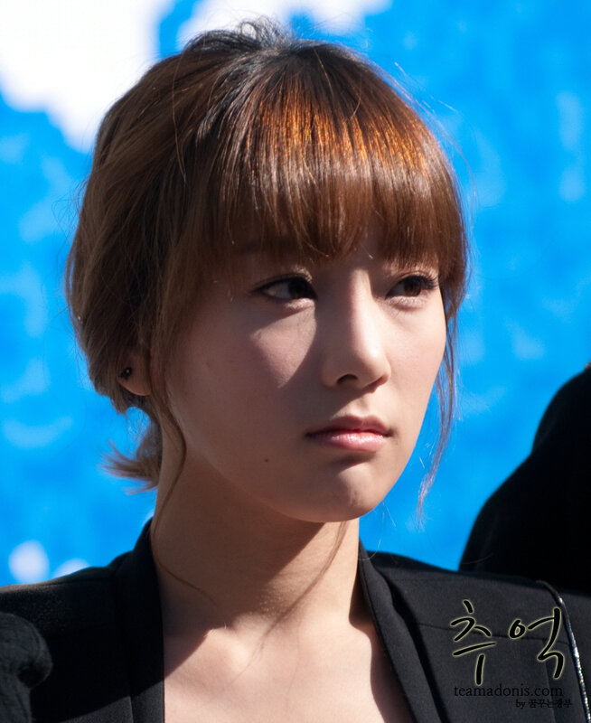 woman with brown hair in sunlight