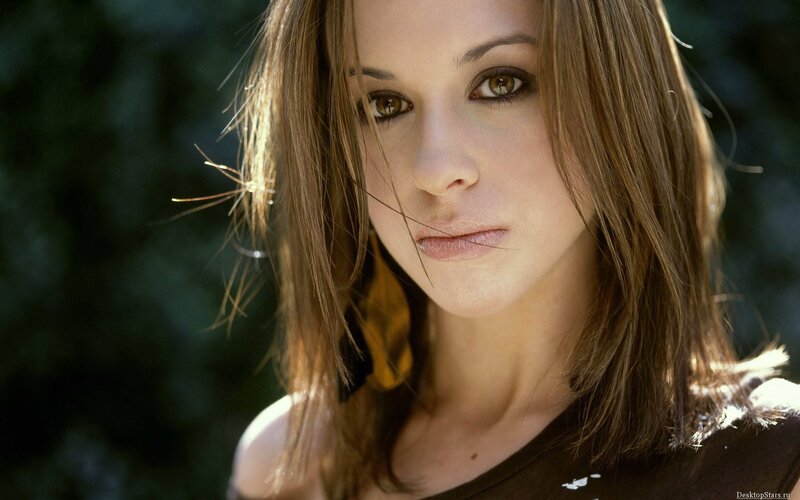 woman with brown hair in sunlight