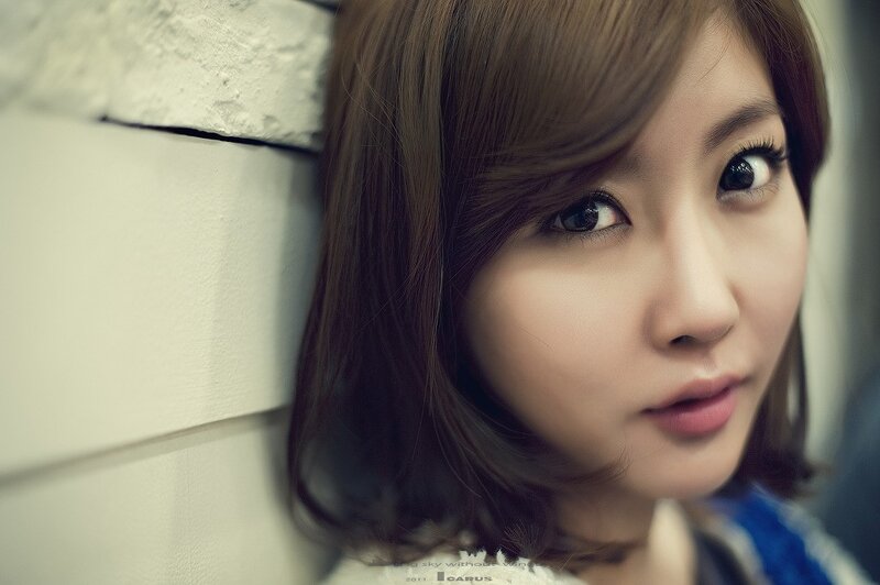 woman with brown hair leaning