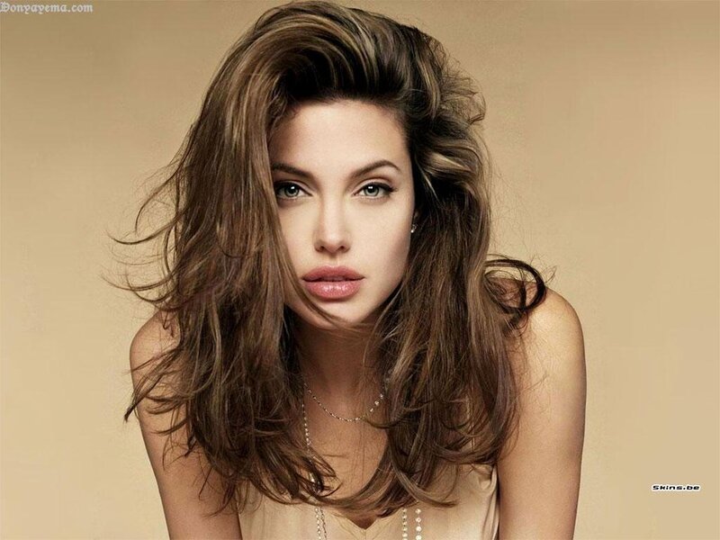 Woman with Brown Hair — Necklace, Beige