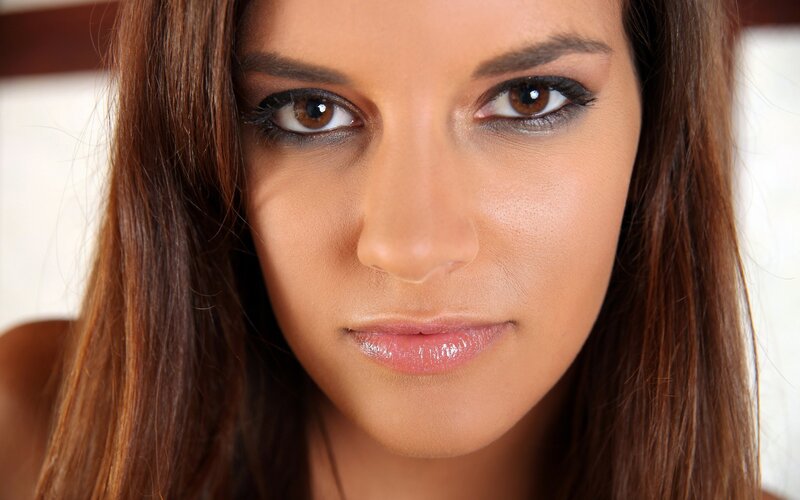 Woman with Brown Hair — Photograph, Brown Eyes