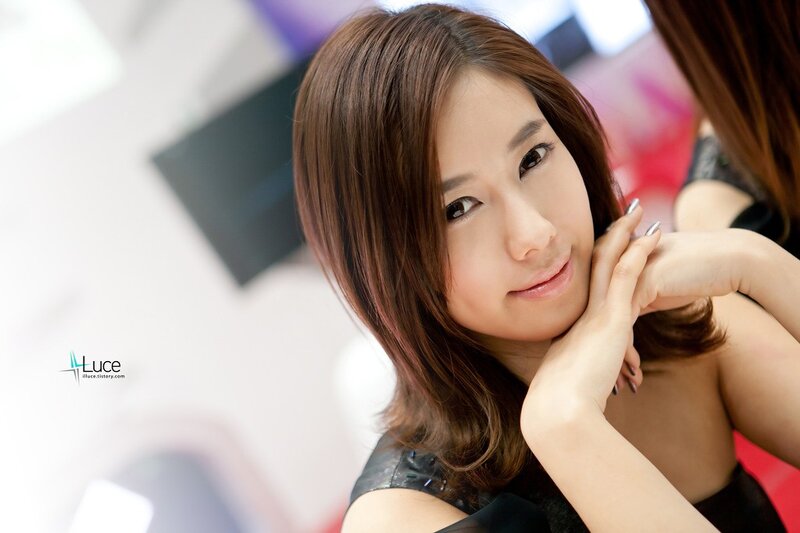woman with brown hair posing