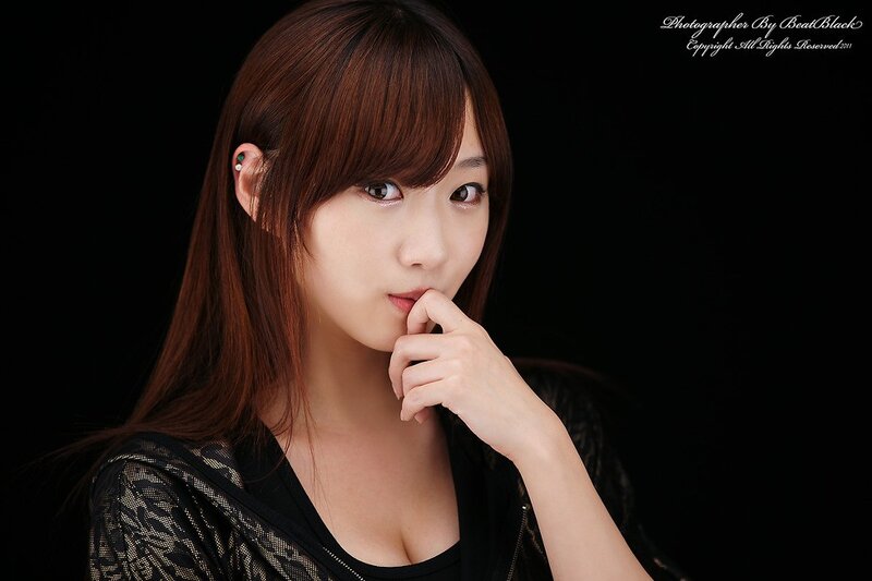 woman with brown hair posing