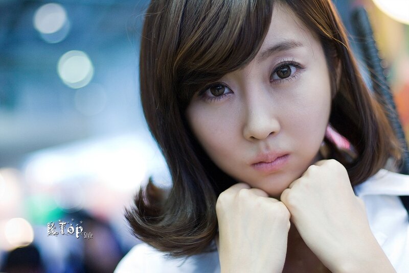 woman with brown hair posing