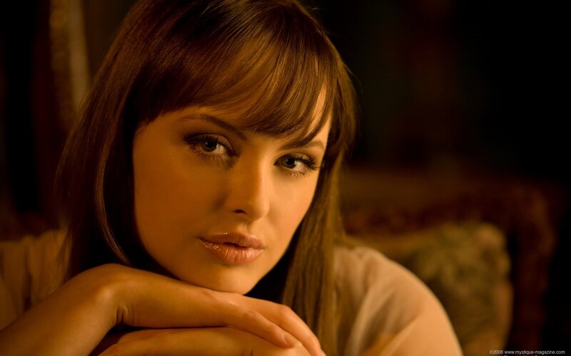 woman with brown hair resting hands