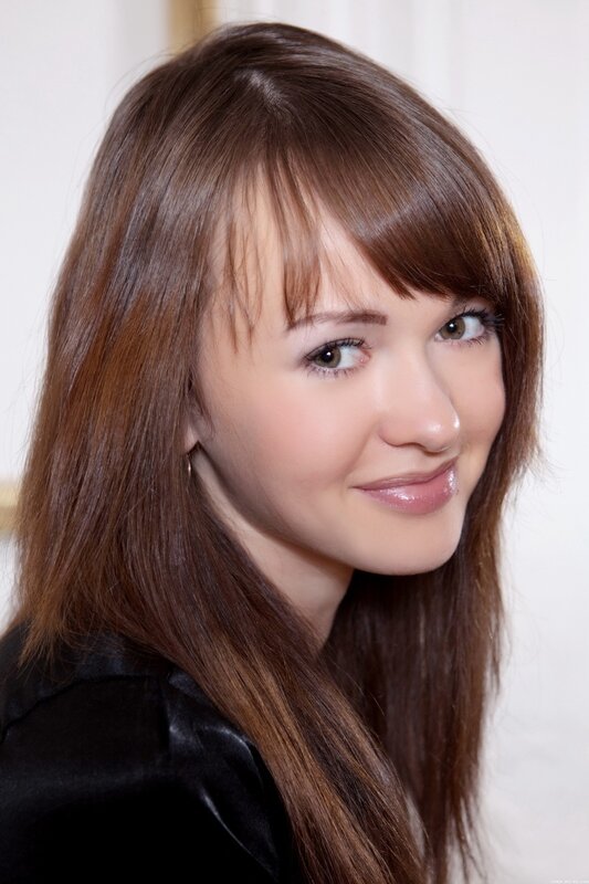 Woman with Brown Hair — Smile, Portrait