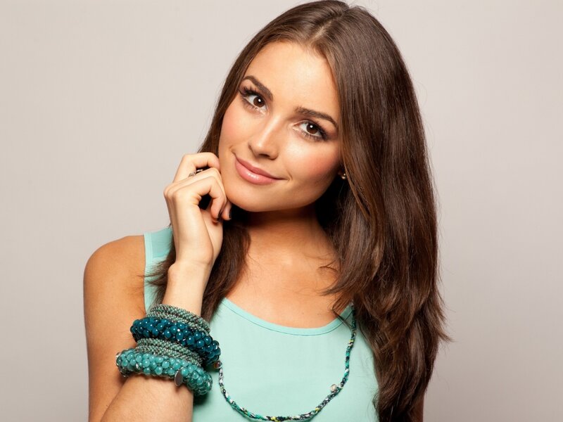 Woman with Brown Hair — Teal