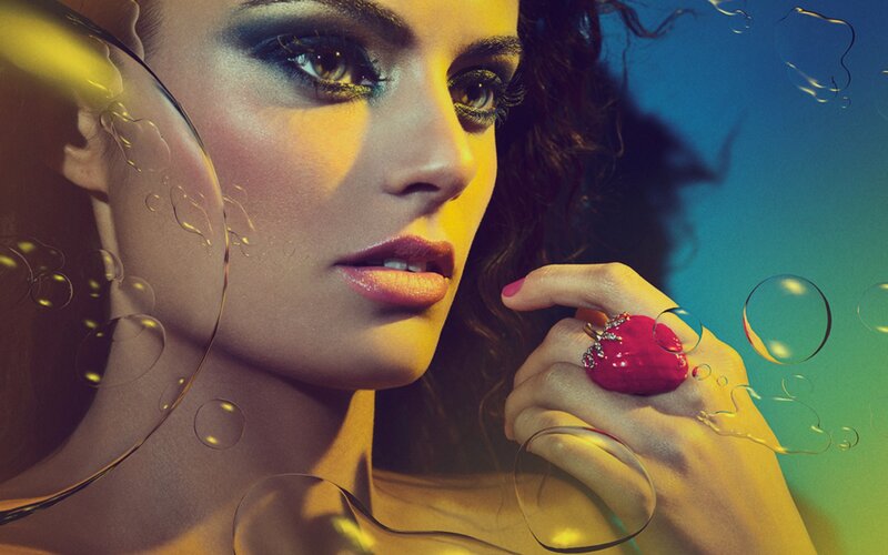 Woman with Bubbles — Yellow