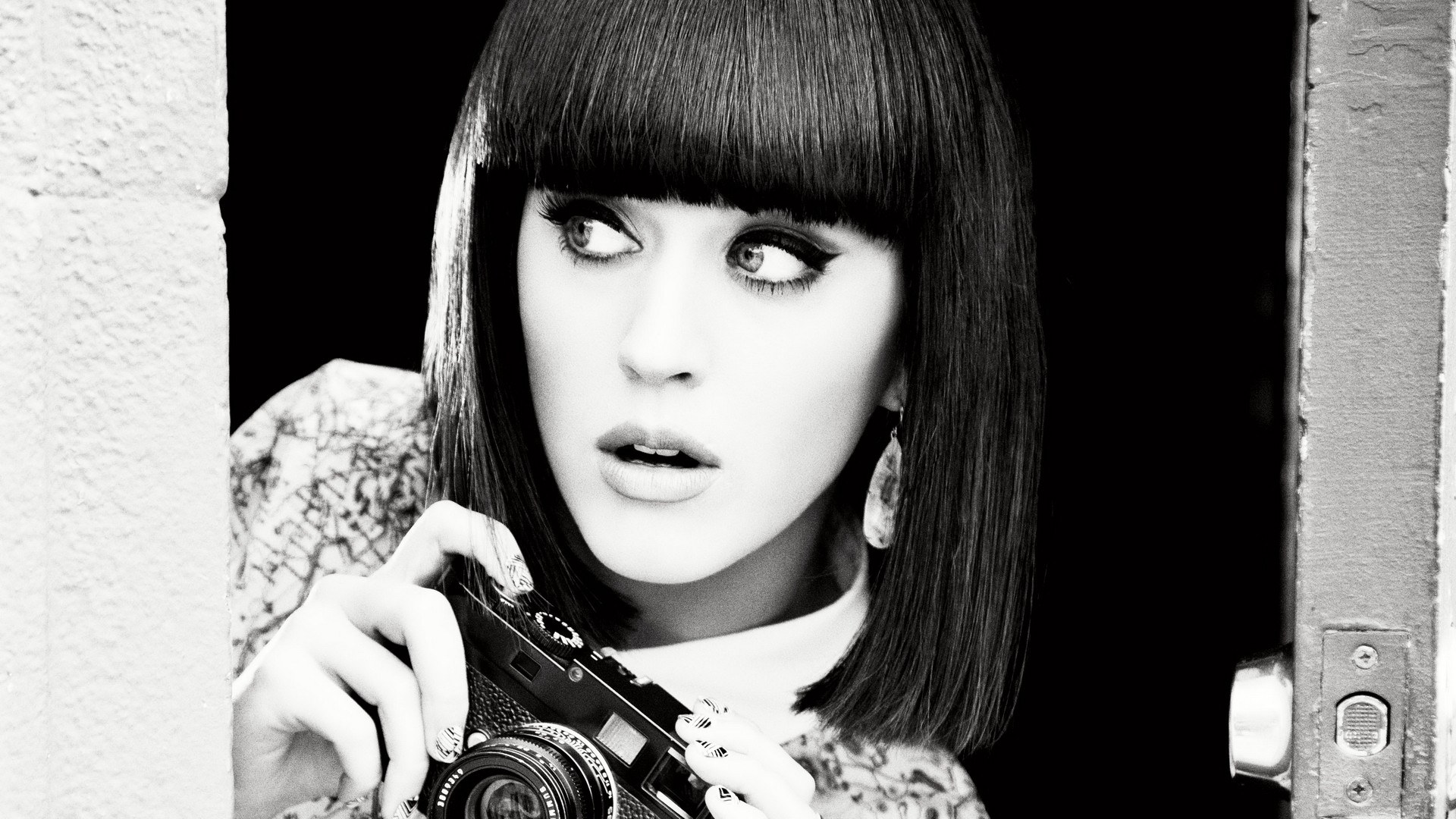 woman with camera and bob haircut