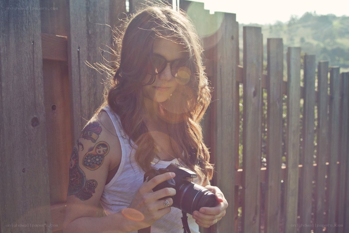 woman with camera and tattoos