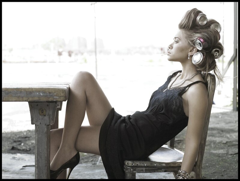 woman with cans in hair