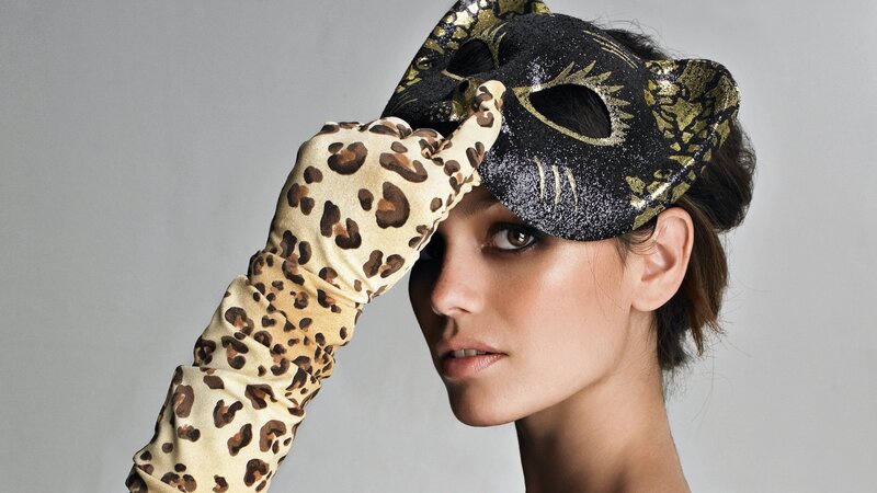 Woman with Cat Mask — Black