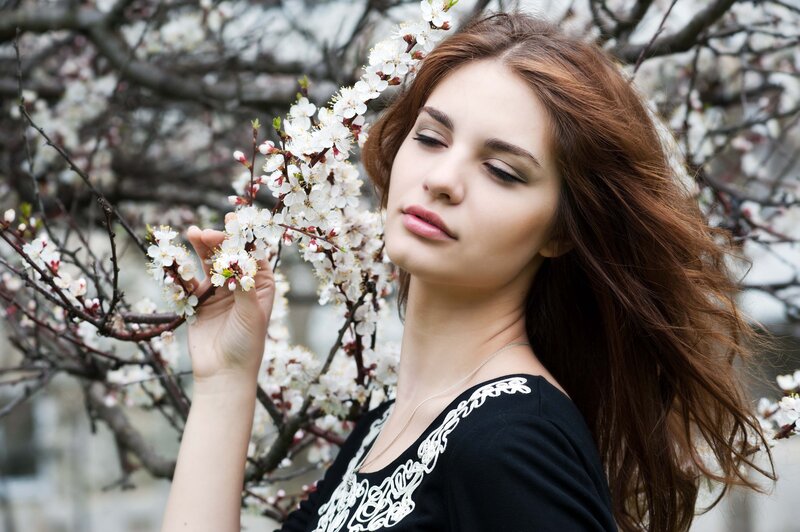 Woman with Cherry Blossoms — Black