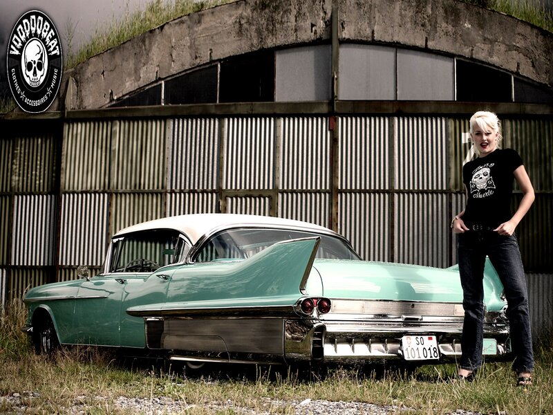 Woman with Classic Car — Green, Dramatic