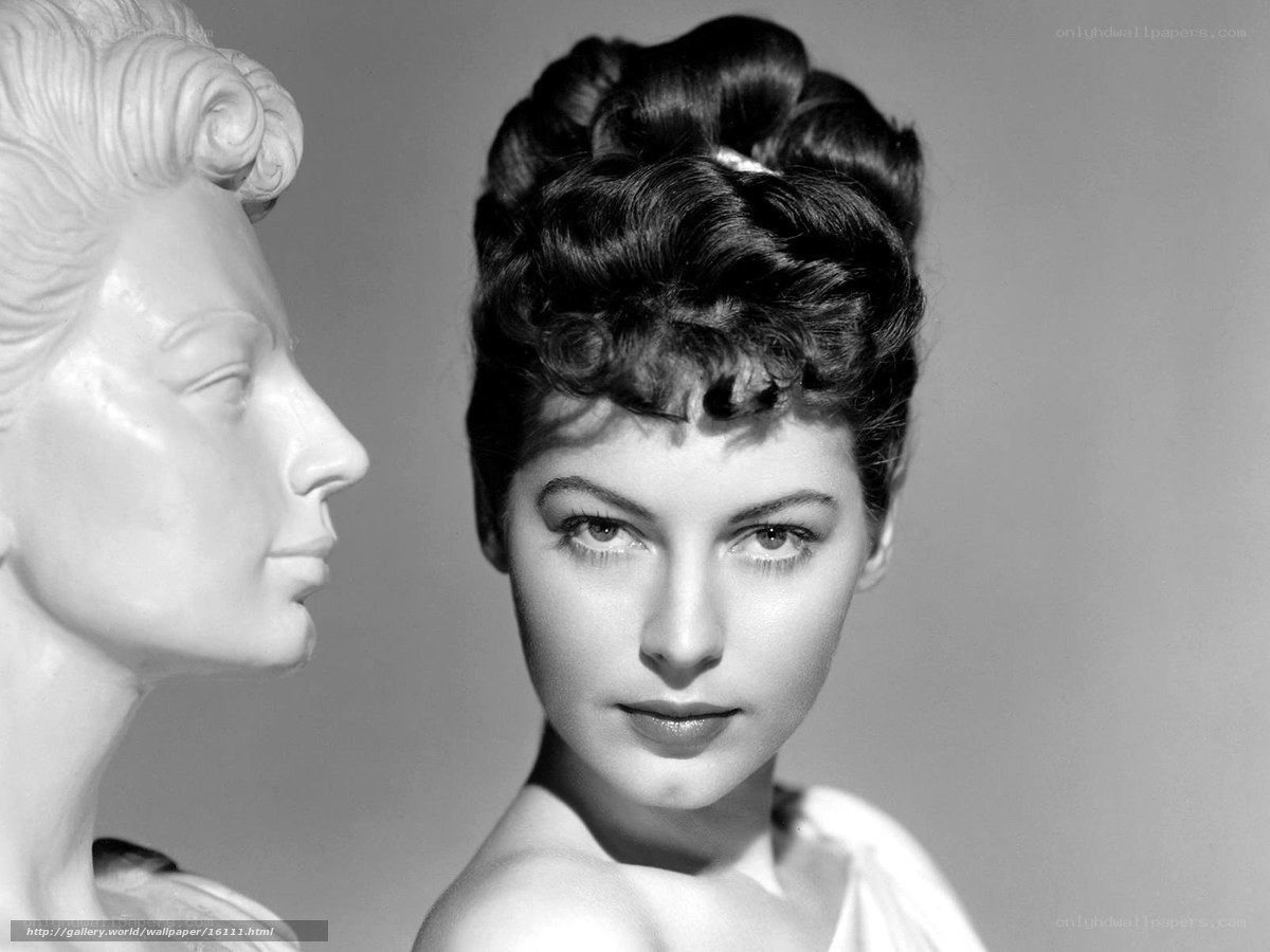 Woman with classical statue