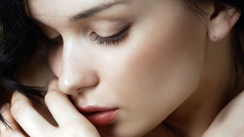 Woman with Closed Eyes — Beige