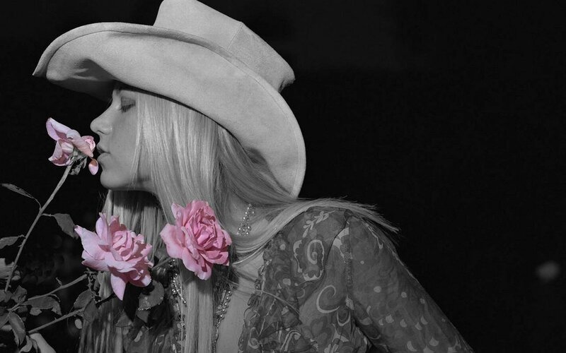 woman with cowboy hat and roses