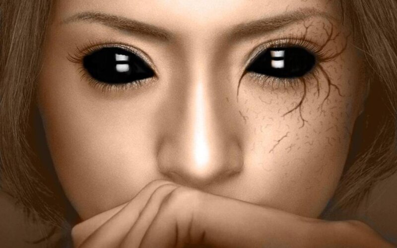 Woman with Cracked Skin — Brown