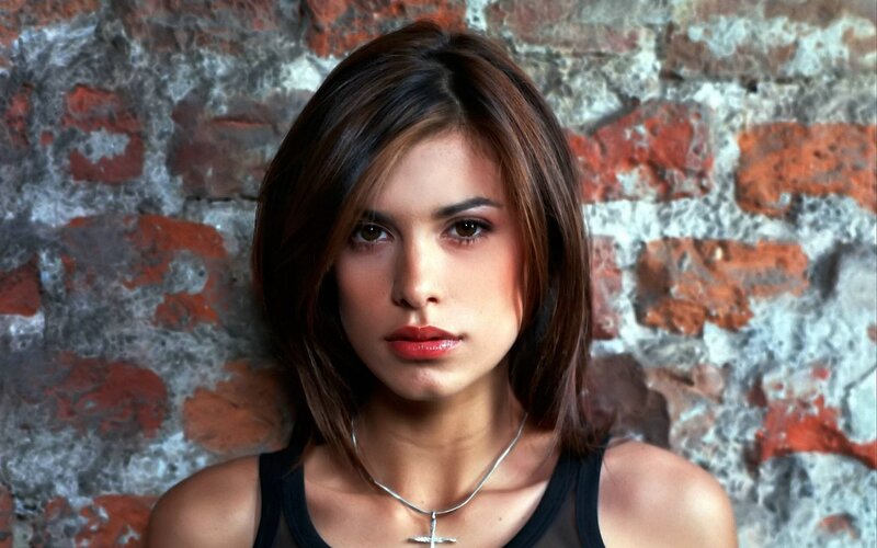 woman with cross necklace