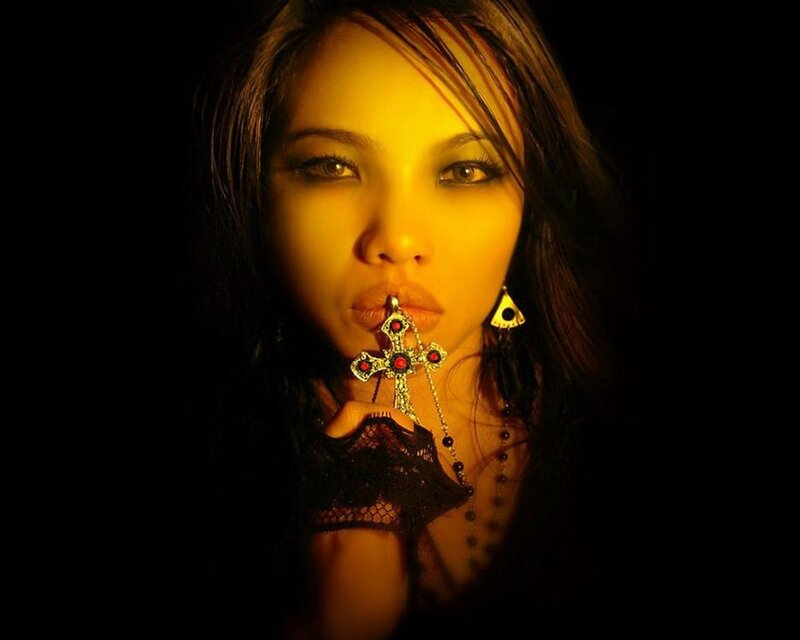 woman with cross pendant