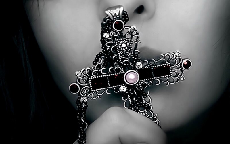 woman with cross pendant