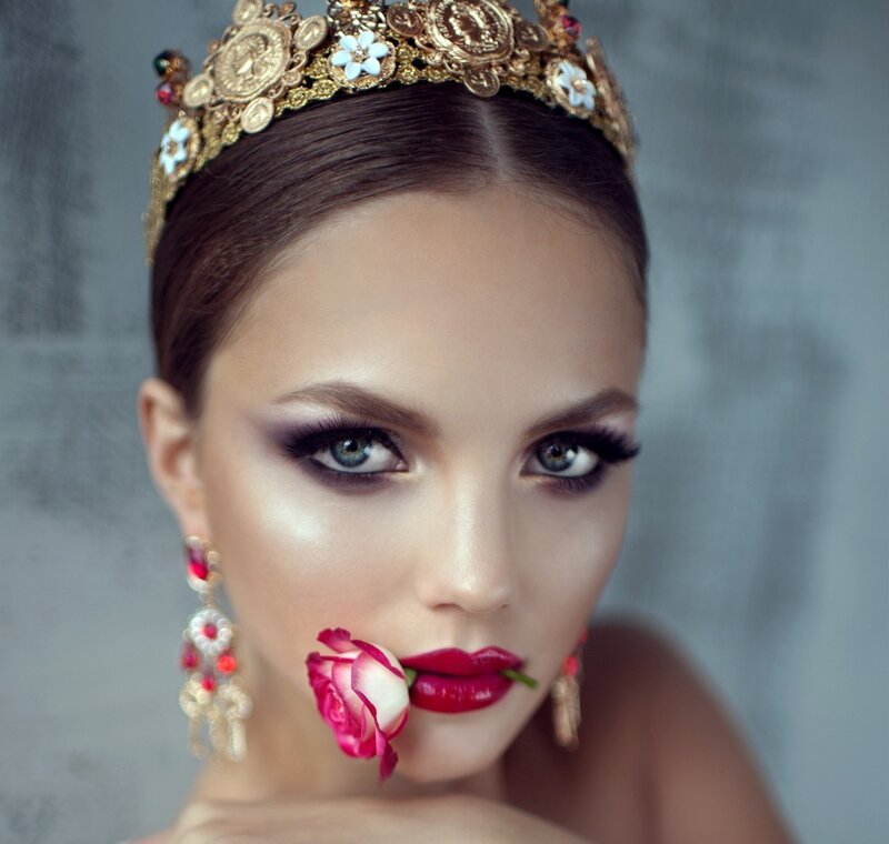 Woman with Crown and Rose — Gold