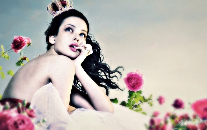 Woman with Crown and Roses — Pink