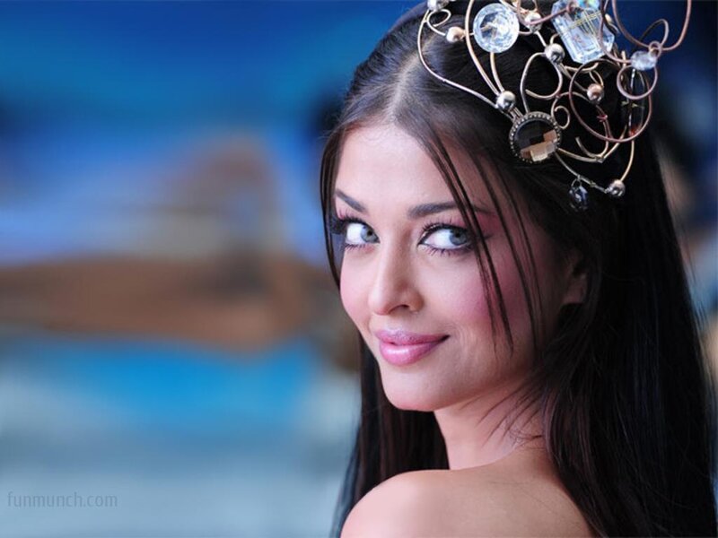 Woman with Crown — Black, Serene