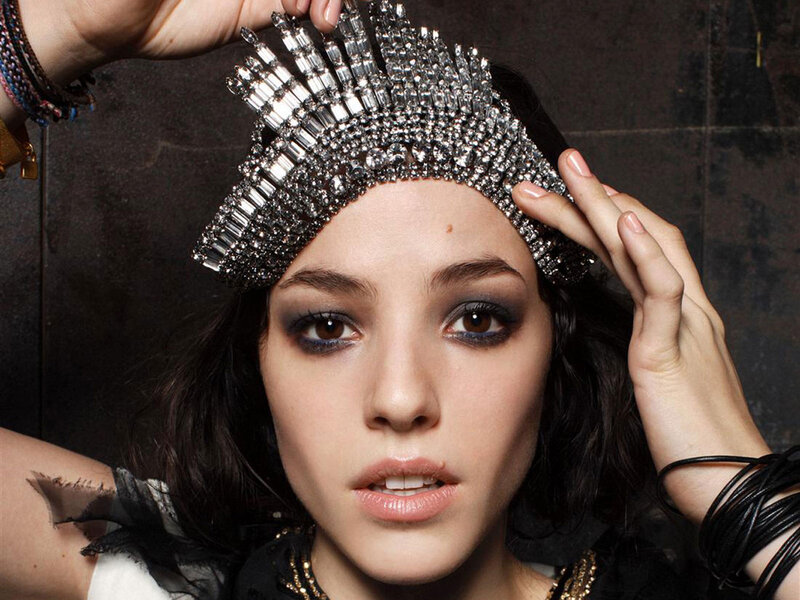 Woman with Crown — Black