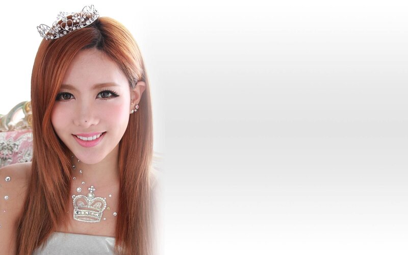 Woman with Crown — White, Bright