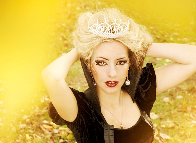 Woman with Crown — Yellow