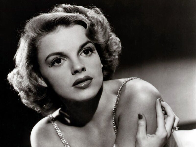 Woman with Curled Hair — Black