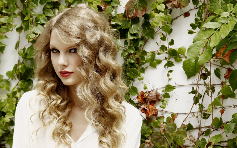 Woman with Curly Blonde Hair — Green, Calm