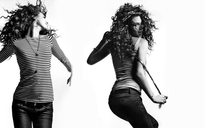 Woman with Curly Hair — Black, Dynamic