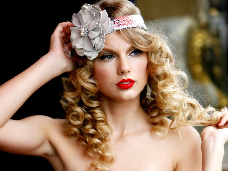 Woman with Curly Hair — Blonde, Dramatic