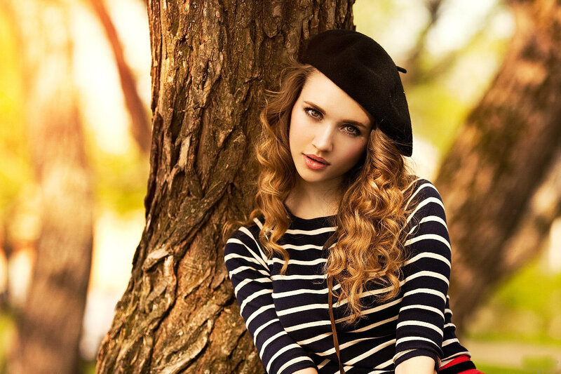 Woman with Curly Hair — Brown, Calm, Autumn