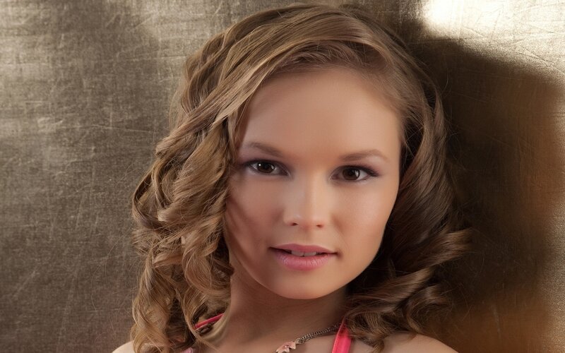 Woman with Curly Hair — Brown, Calm, Photograph, Curly Hair, Necklace