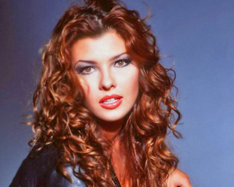 Woman with Curly Hair — Brown, Dramatic
