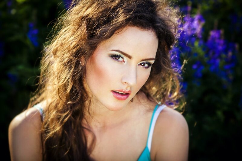 Woman with Curly Hair — Brown, Natural, Afternoon