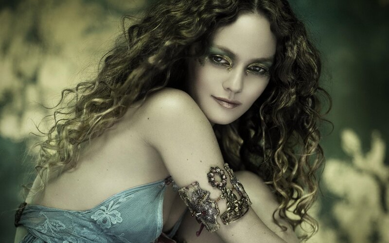 Woman with Curly Hair — Green, Dramatic
