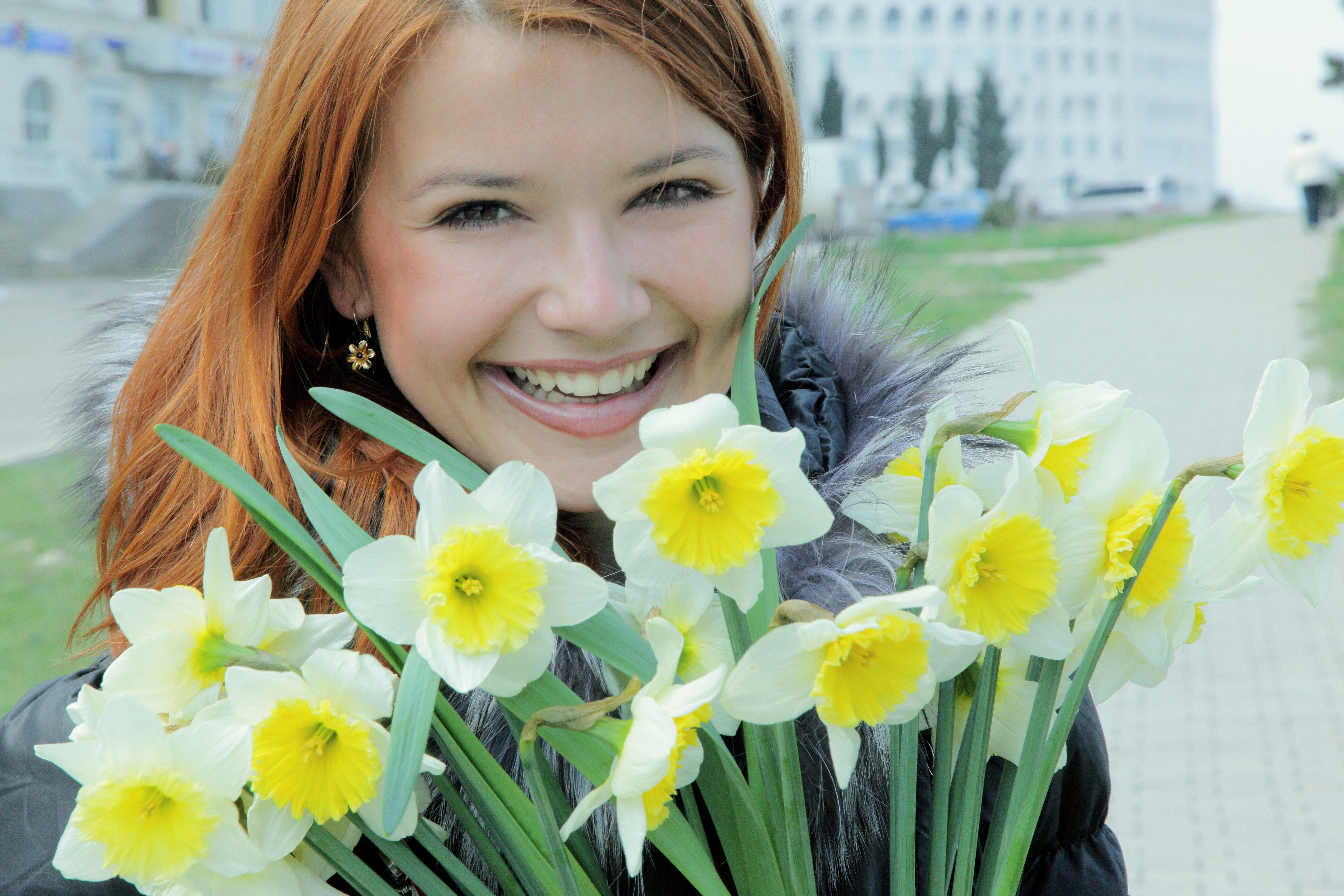 Woman with daffodils smile