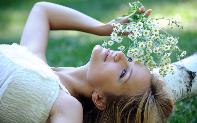 Woman with daisies in a field