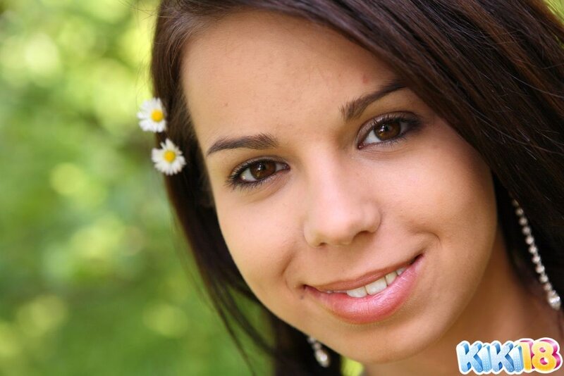 Woman with Daisies in Hair — Brown, Calm