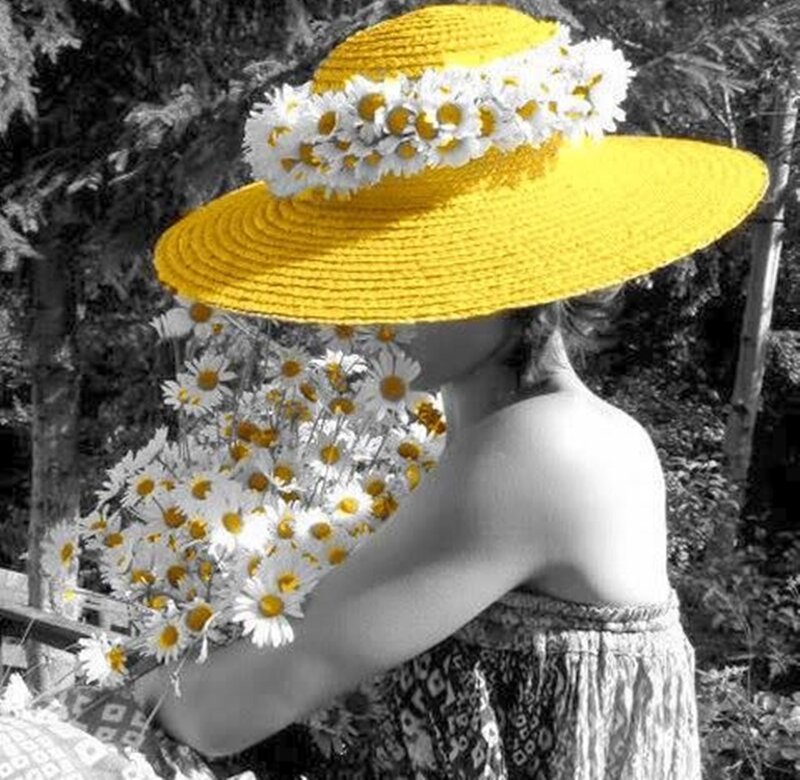 Woman with Daisies — Yellow